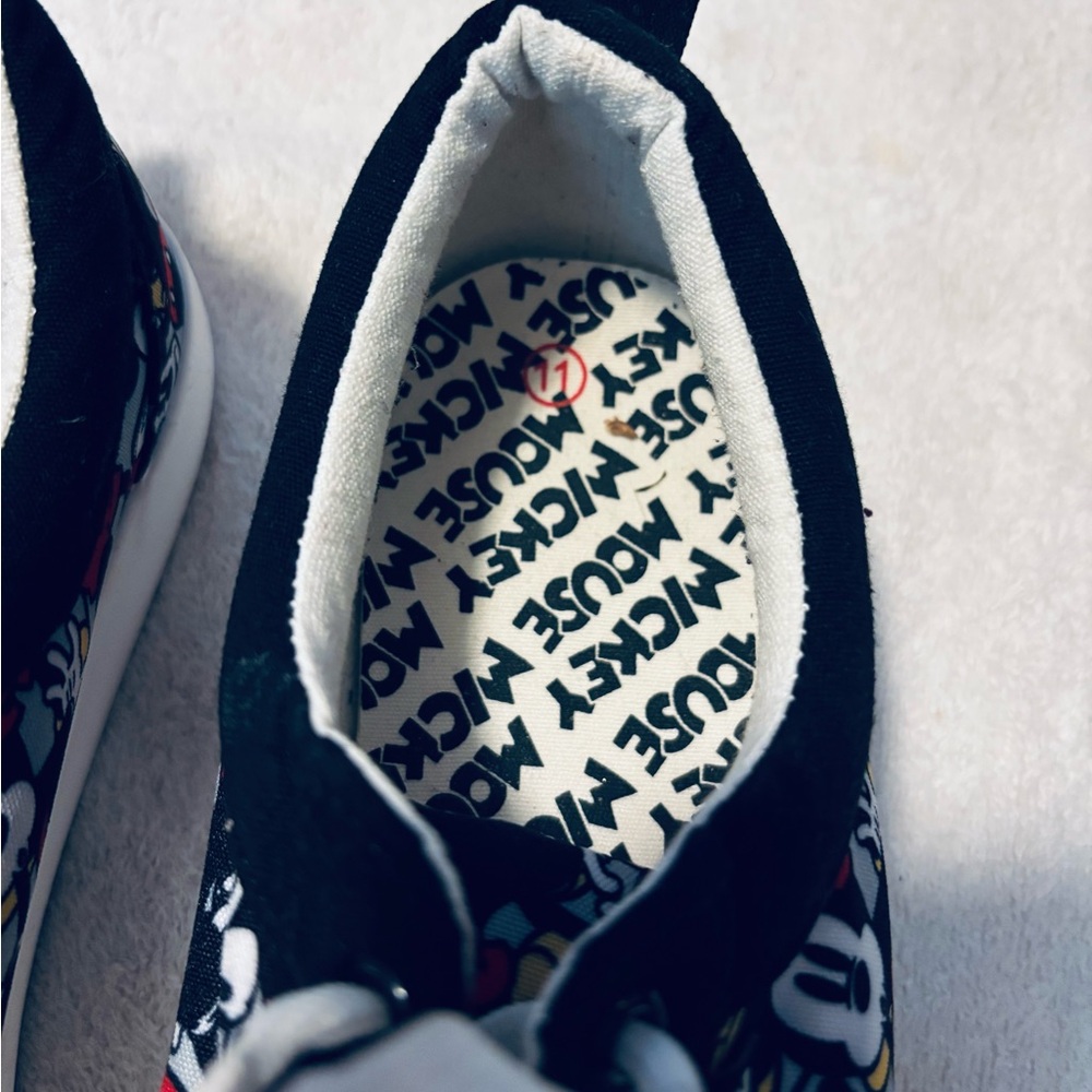 Almost Brand New DISNEY / MICKEY MOUSE Sneakers - Men’s Size 11 - box 16 - Picture 7 of 8